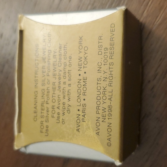 Rare Avon Gold Tone Bunny Rabbit  Earrings with faux pearl heart shaped bellies. - Picture 4 of 5